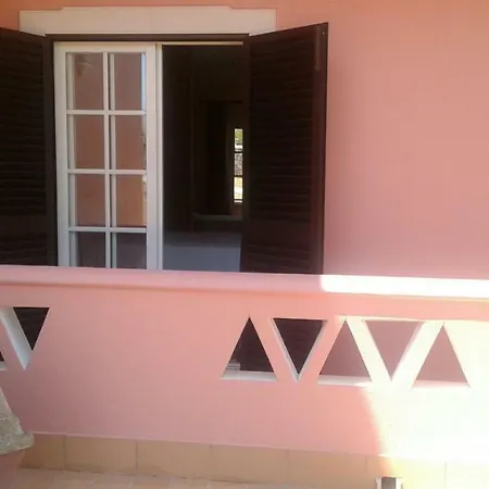 Saraiva's Gasthuis Lagos